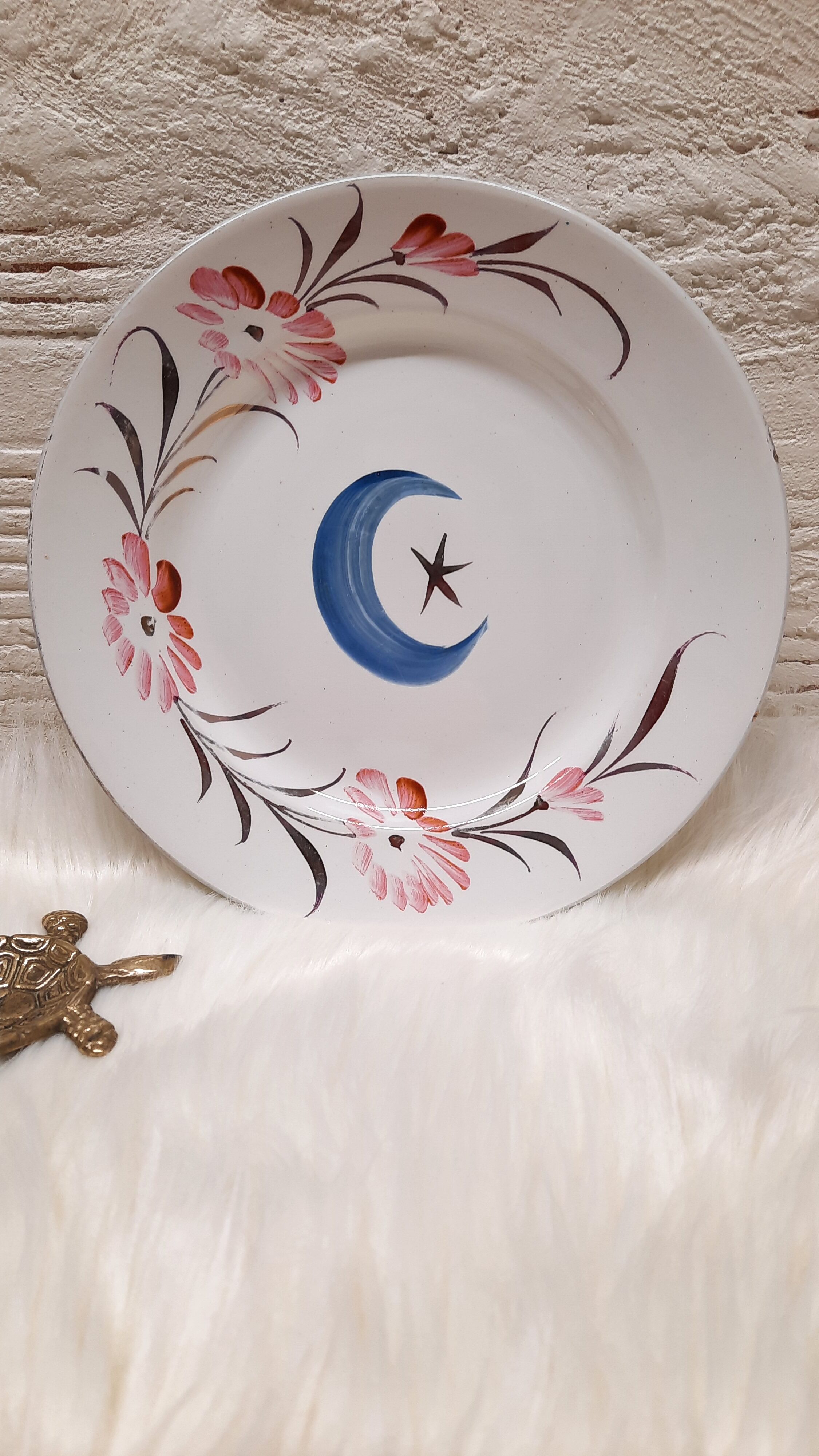 Pair flowery flat plates
