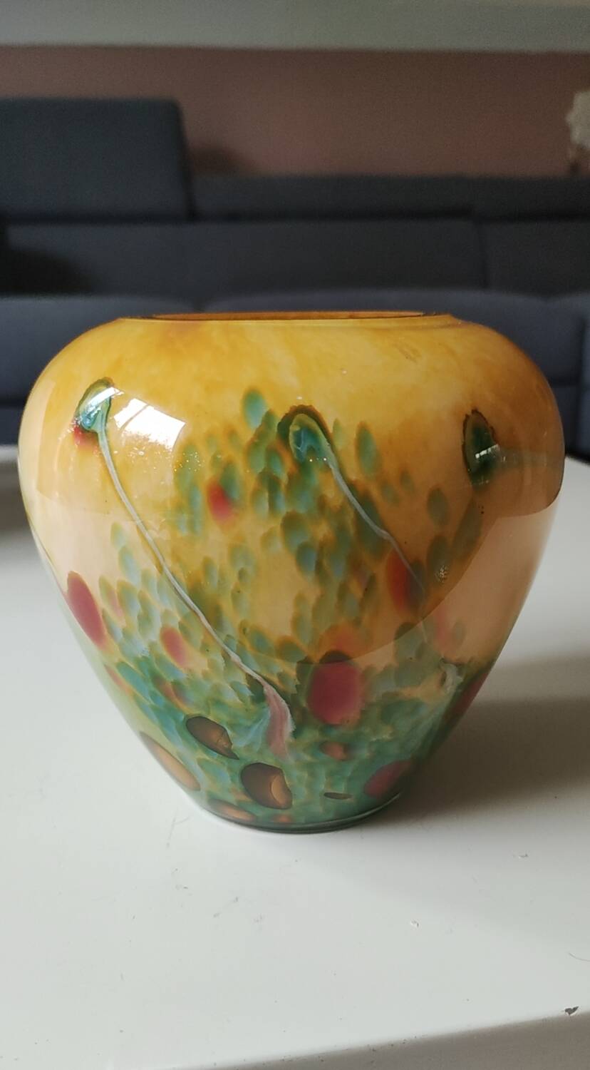 Ovoid-shaped vase, in blown art glass. Speckled inclusions