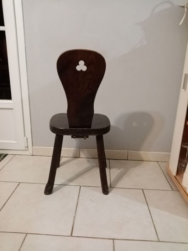 Ancienne chaise en bois brutaliste montage vintage