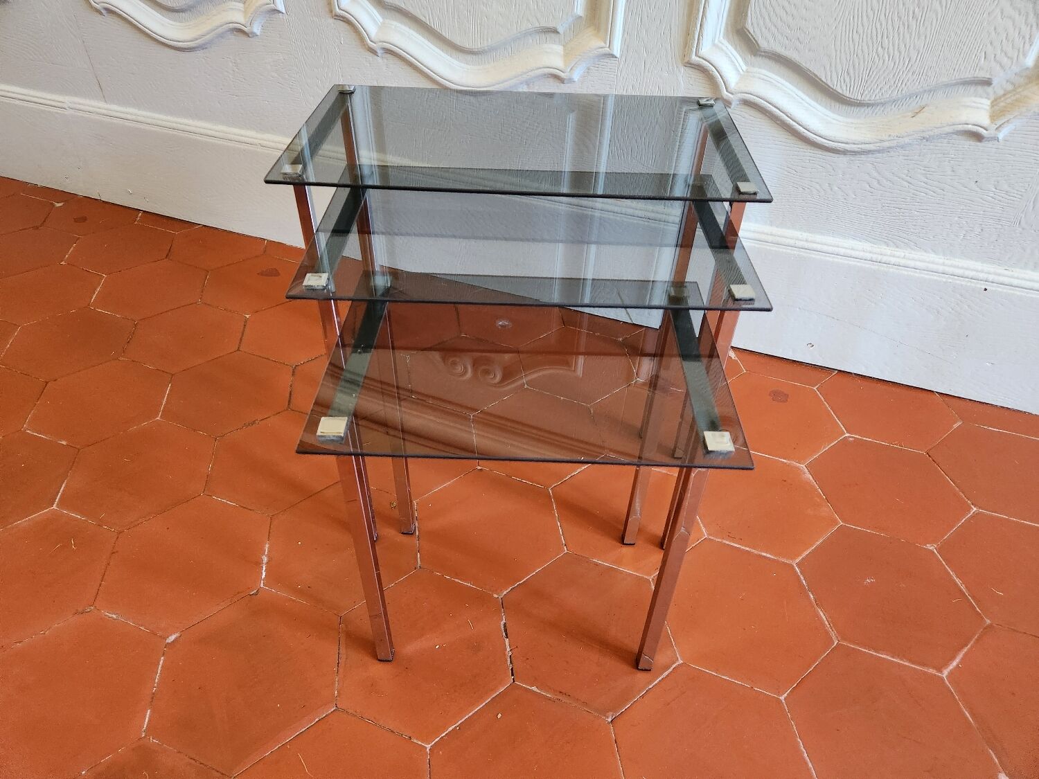 3 nesting tables from the 1970s in smoked glass.