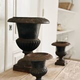 Lot de trois vases Médicis en fonte