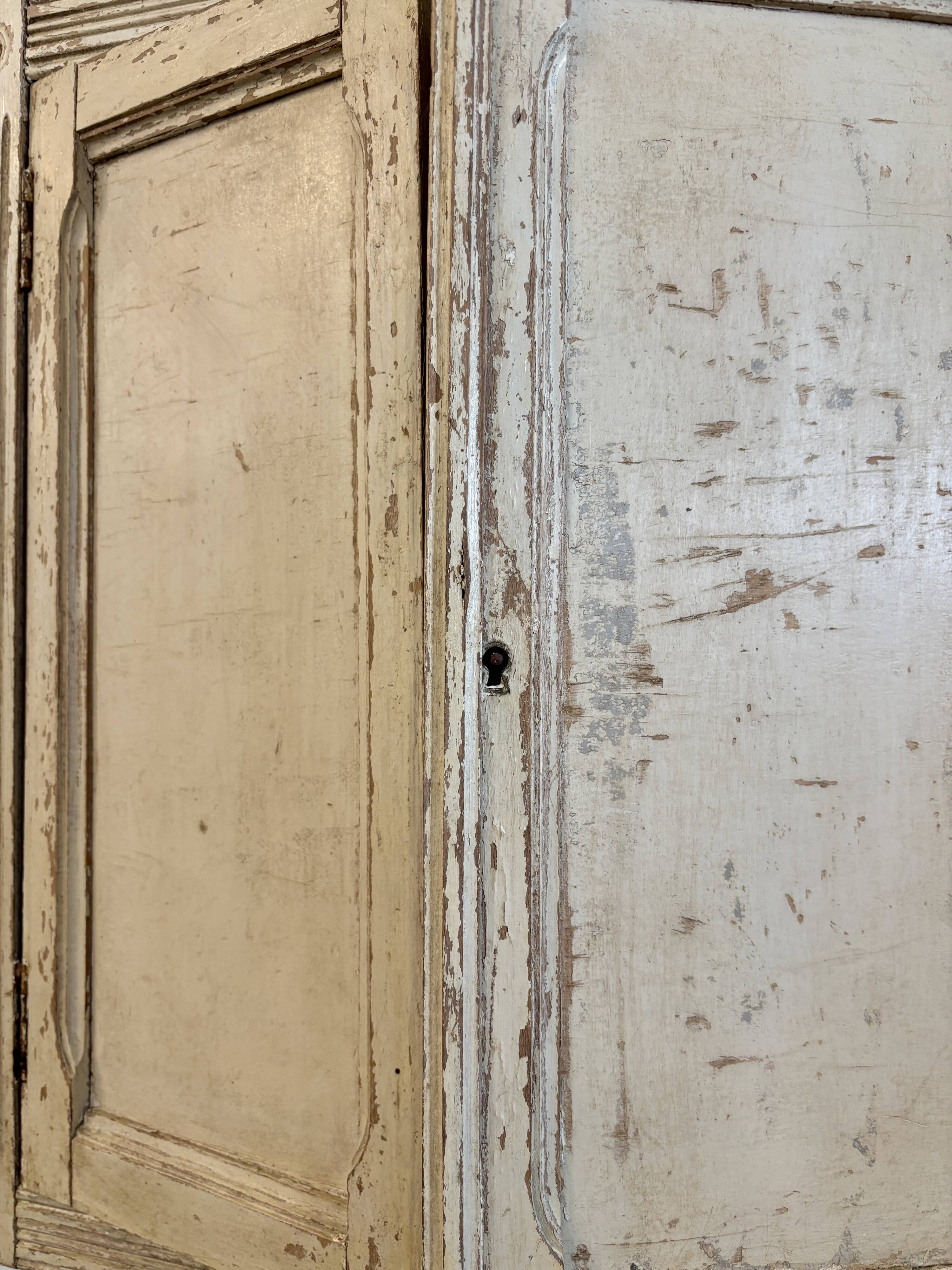 2-door wall cupboard in beige wood ☐ 59 x 50 cm