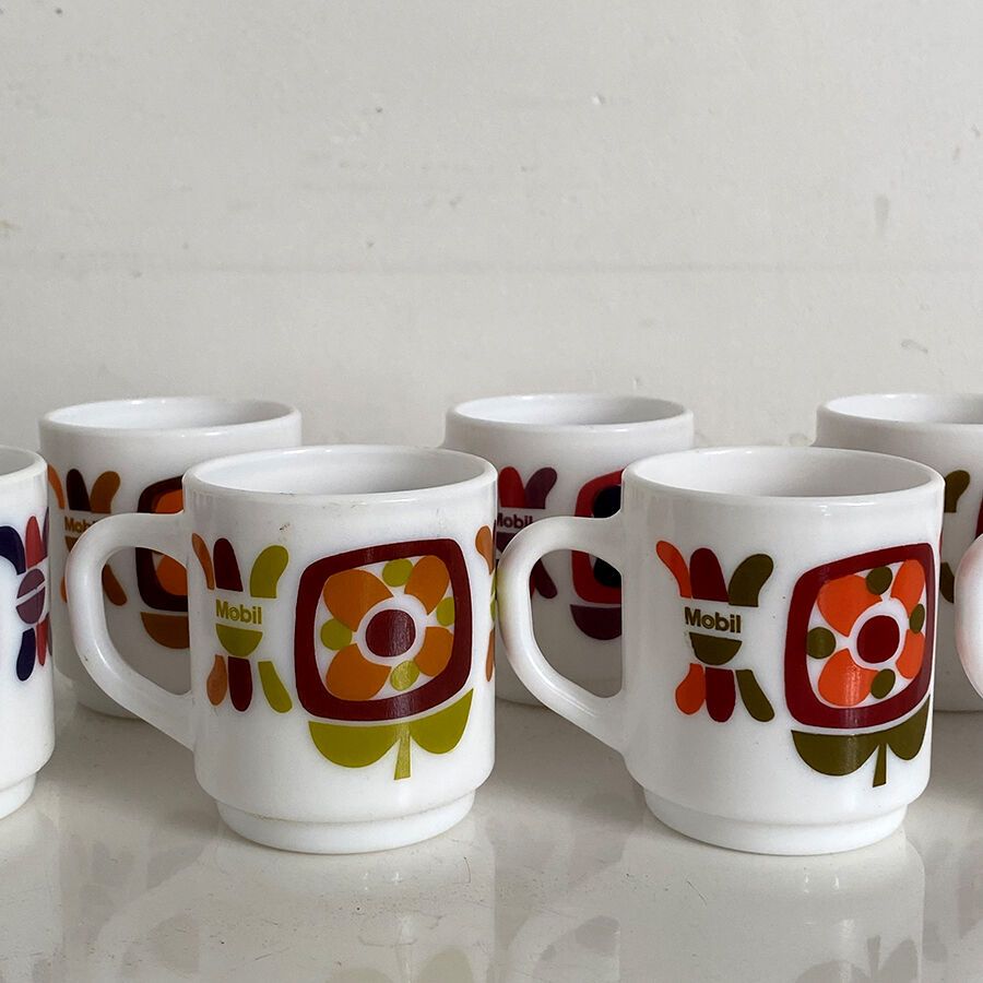 Set of 7 Arcopal coffee cups for Mobil vintage 70's