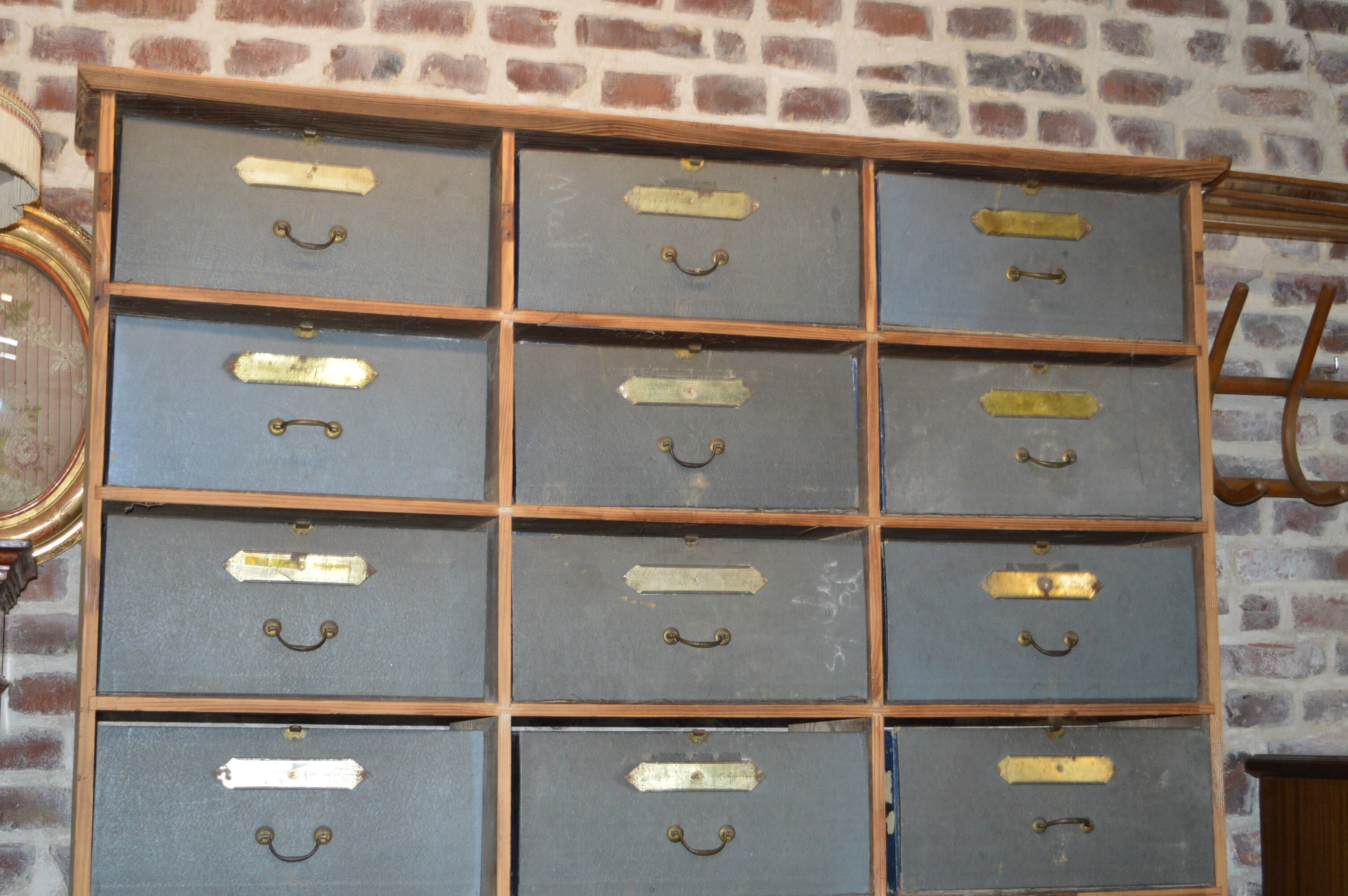 Meuble cartonnier à tiroirs