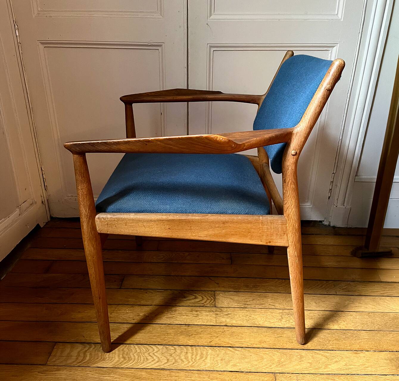 Fauteuil scandinave George Tanier