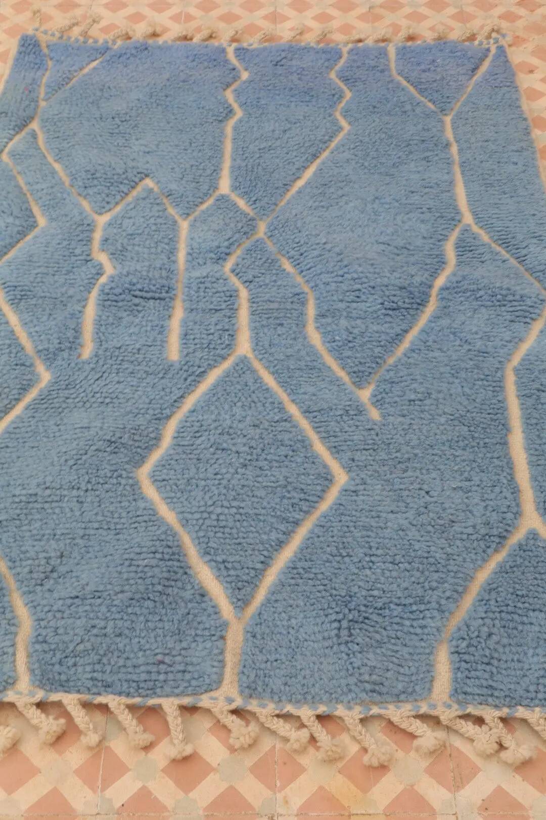 Beni Ouarain Berber rug in glacier blue with relief patterns - 152 x 100 cm