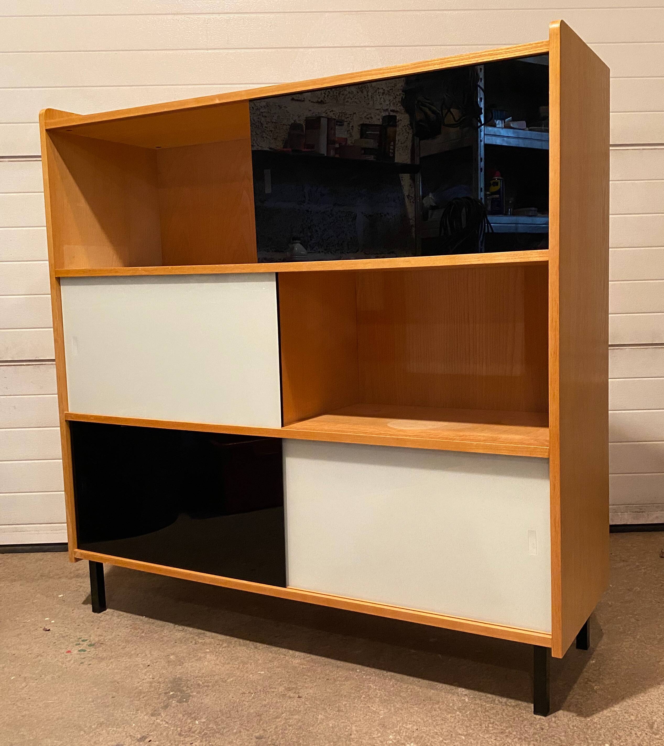 Vintage bookcase/display cabinet