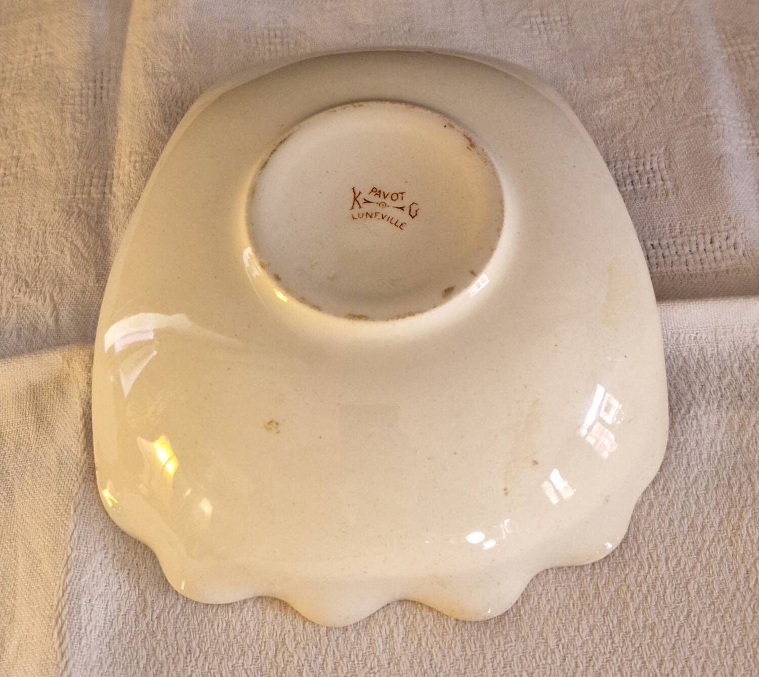 Earthenware pocket emptier