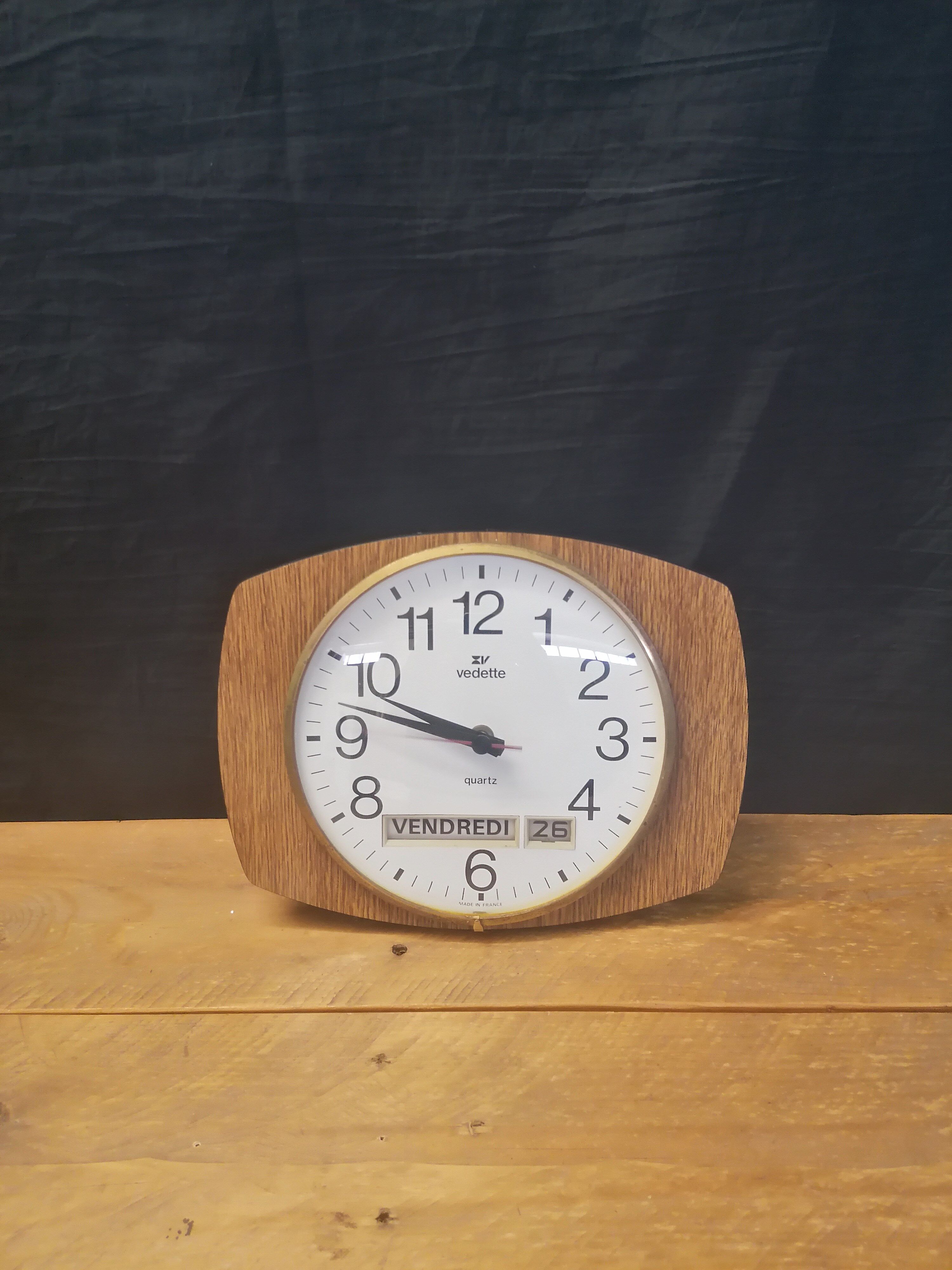 Vintage clock - Vedette france - date- formica- bulging glass- 1960's