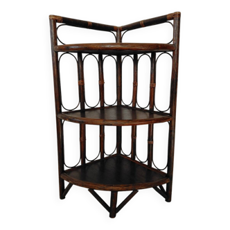 Corner shelf in rattan
