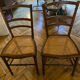 2 chaises d'appoint Napoléon III en noyer et cannage parfait –