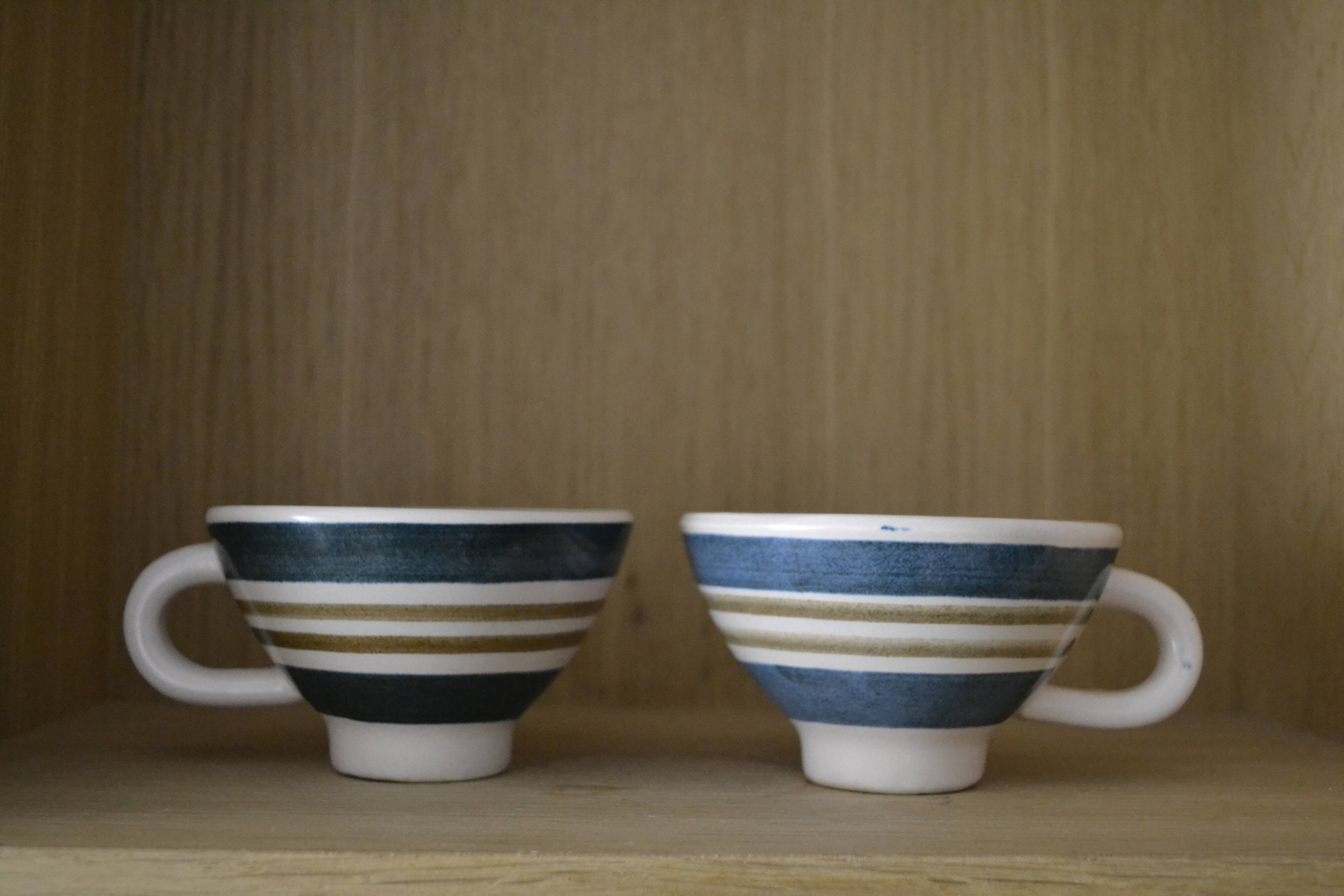 Set of 2 cups Gourin, Triskel with blue and brown stripe