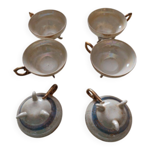 Tasses anciennes en porcelaine