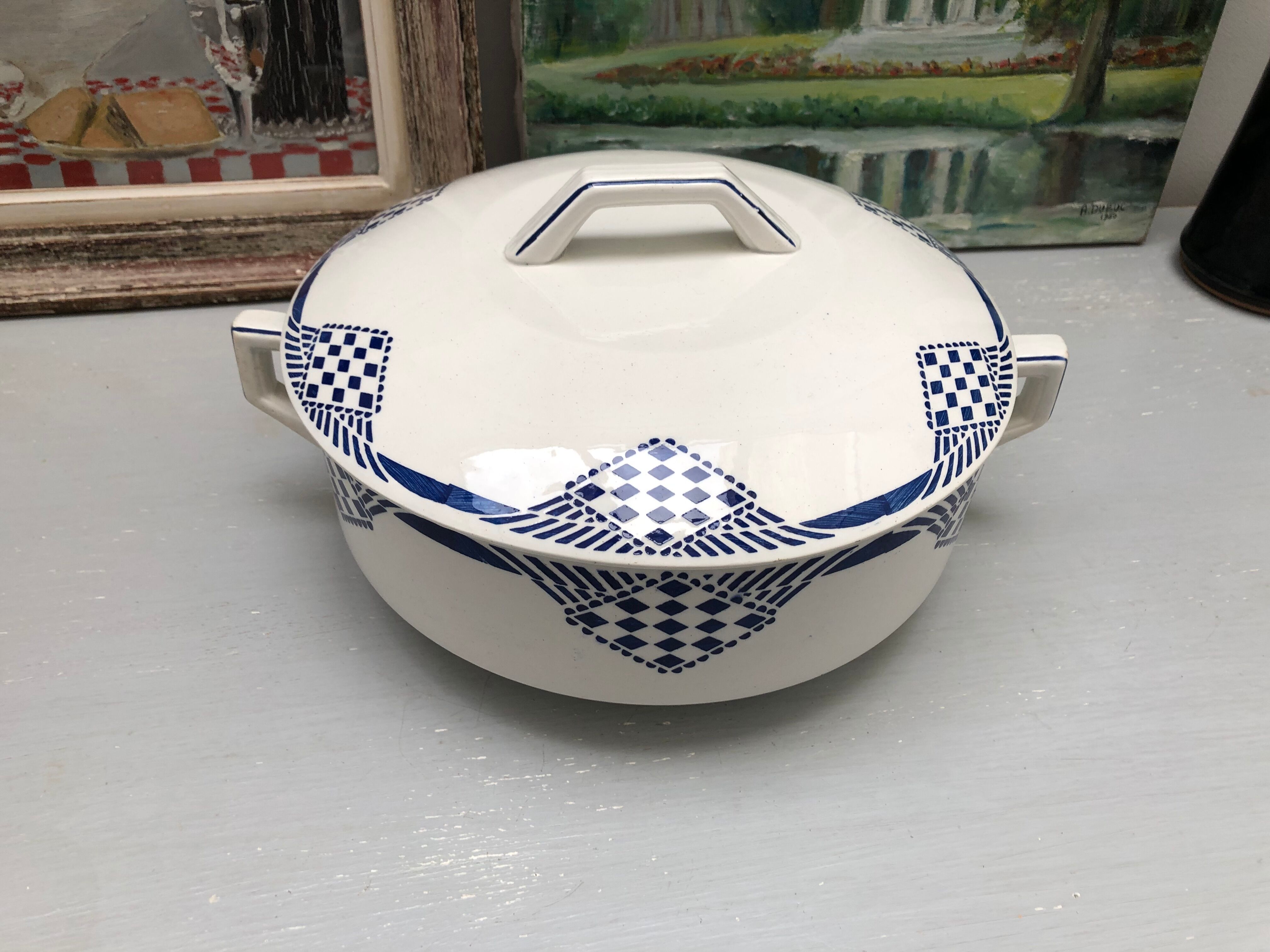 Tureen signed Moulin des Loups Hamage Orchies Nord France model Pantin