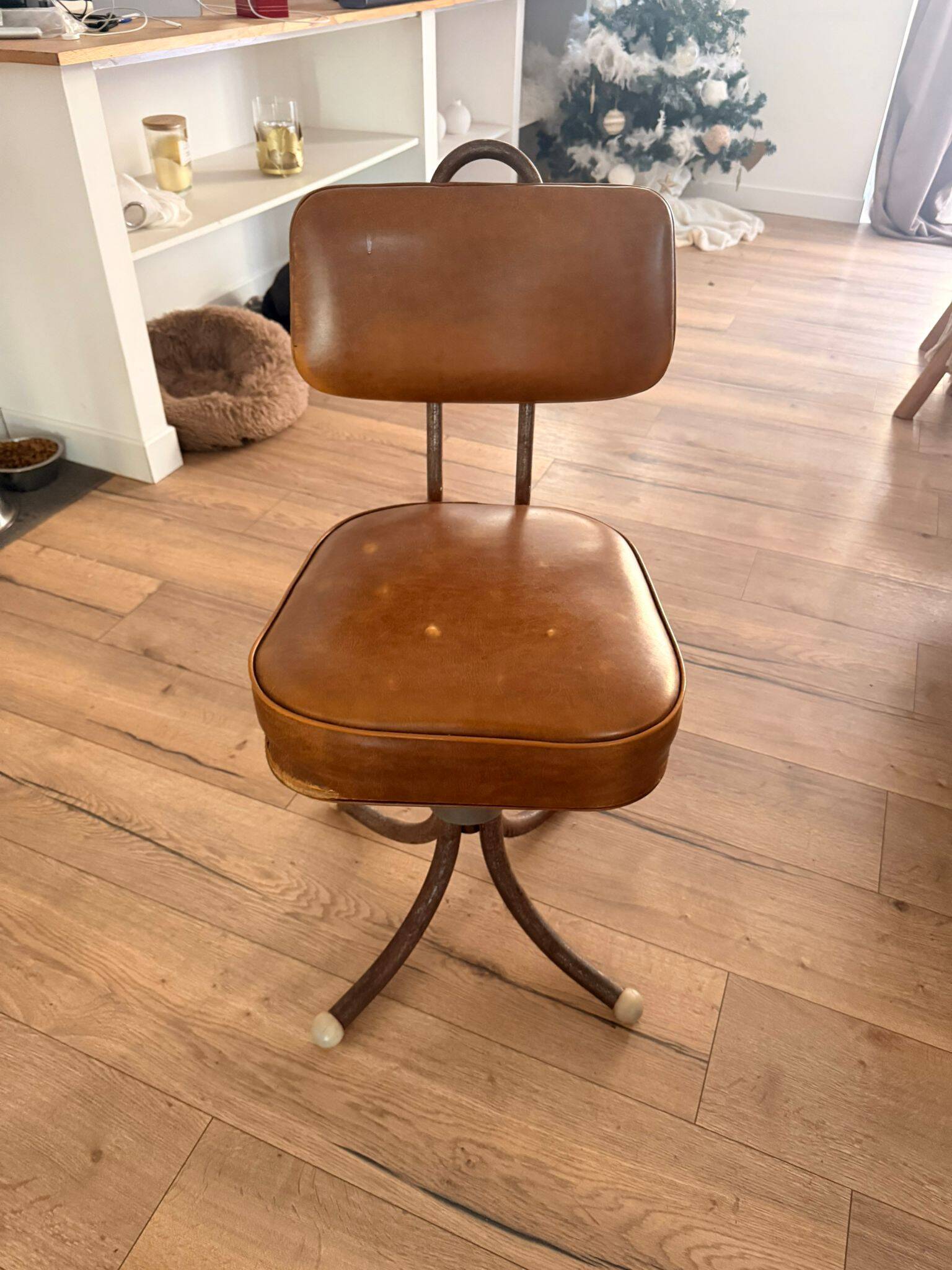 Chaise bienaise en métal et cuir