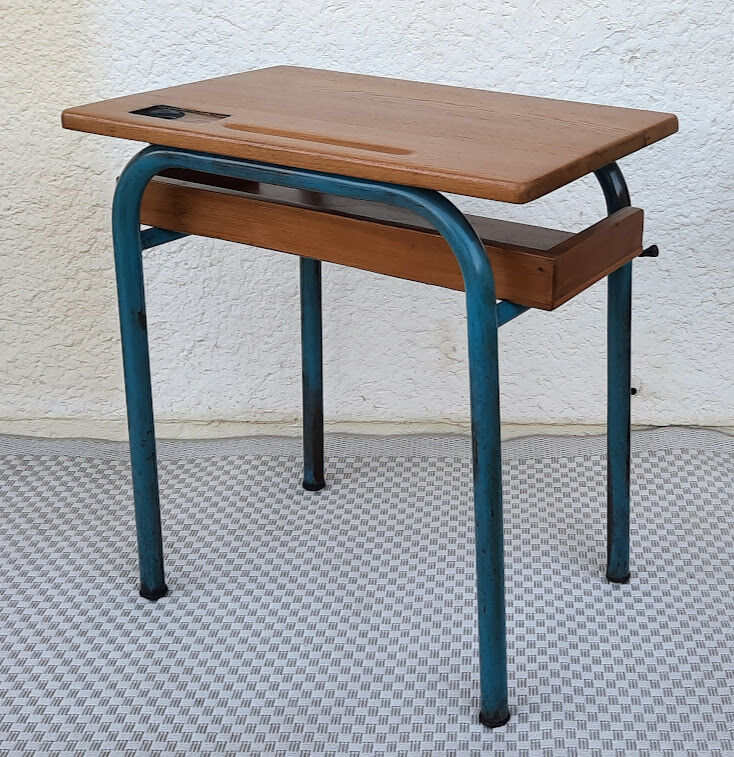 School desk table