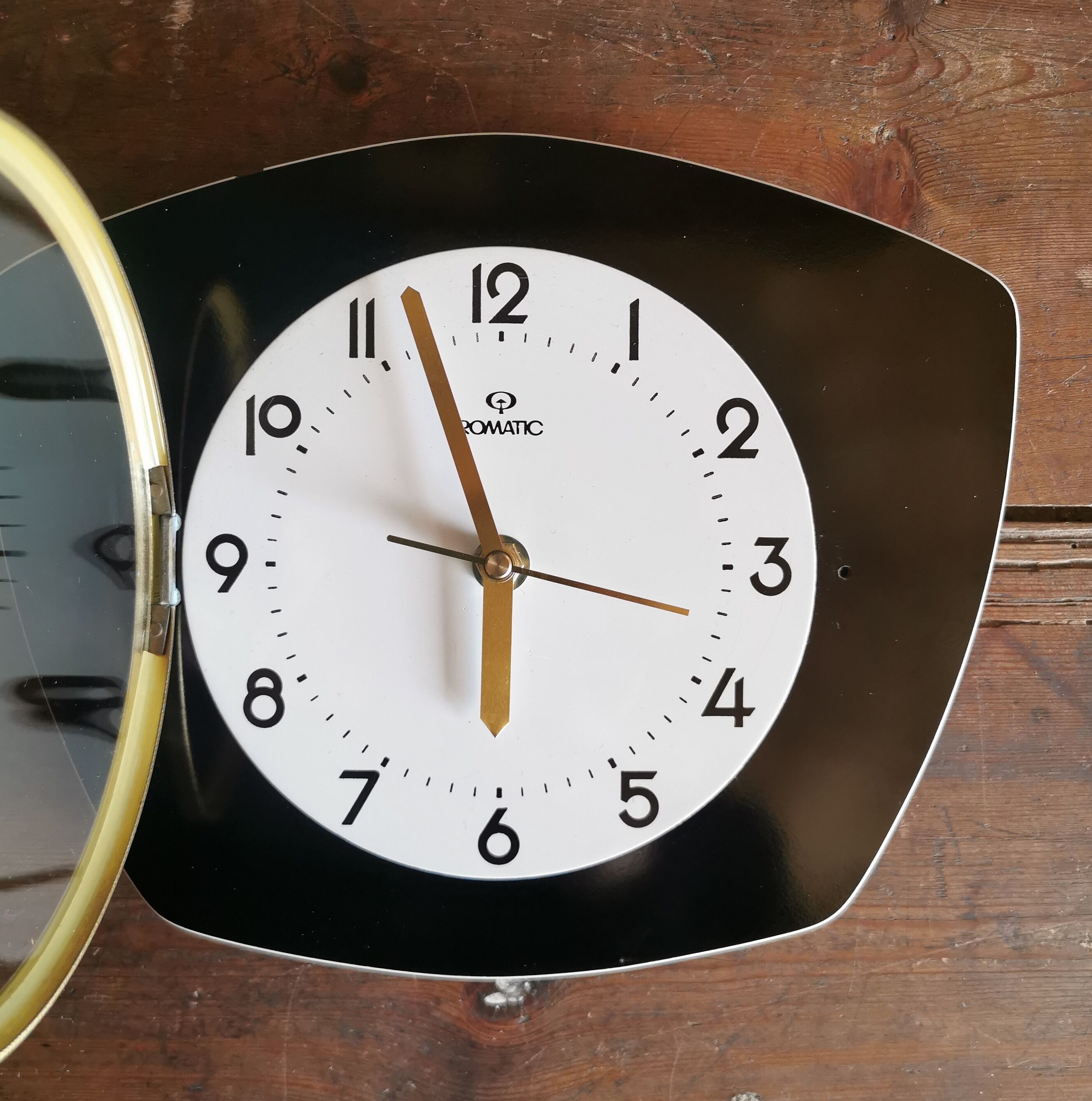 Vintage formica clock silent trapezoid wall clock "Romatic black"