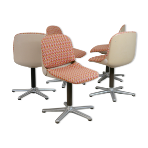 5 chaises space age,