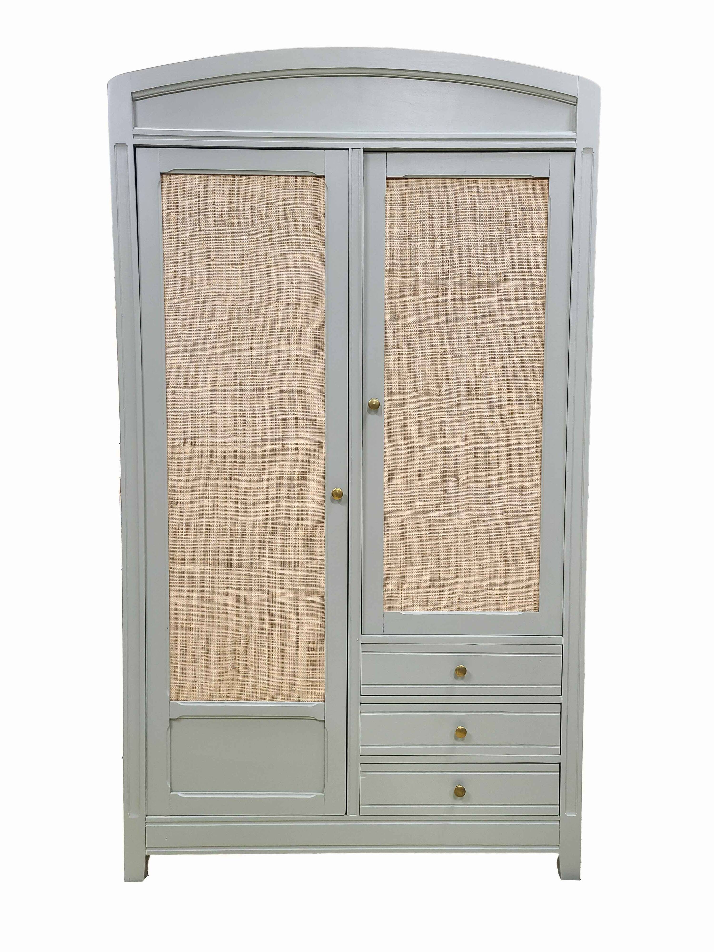 Armoire parisienne rénovée