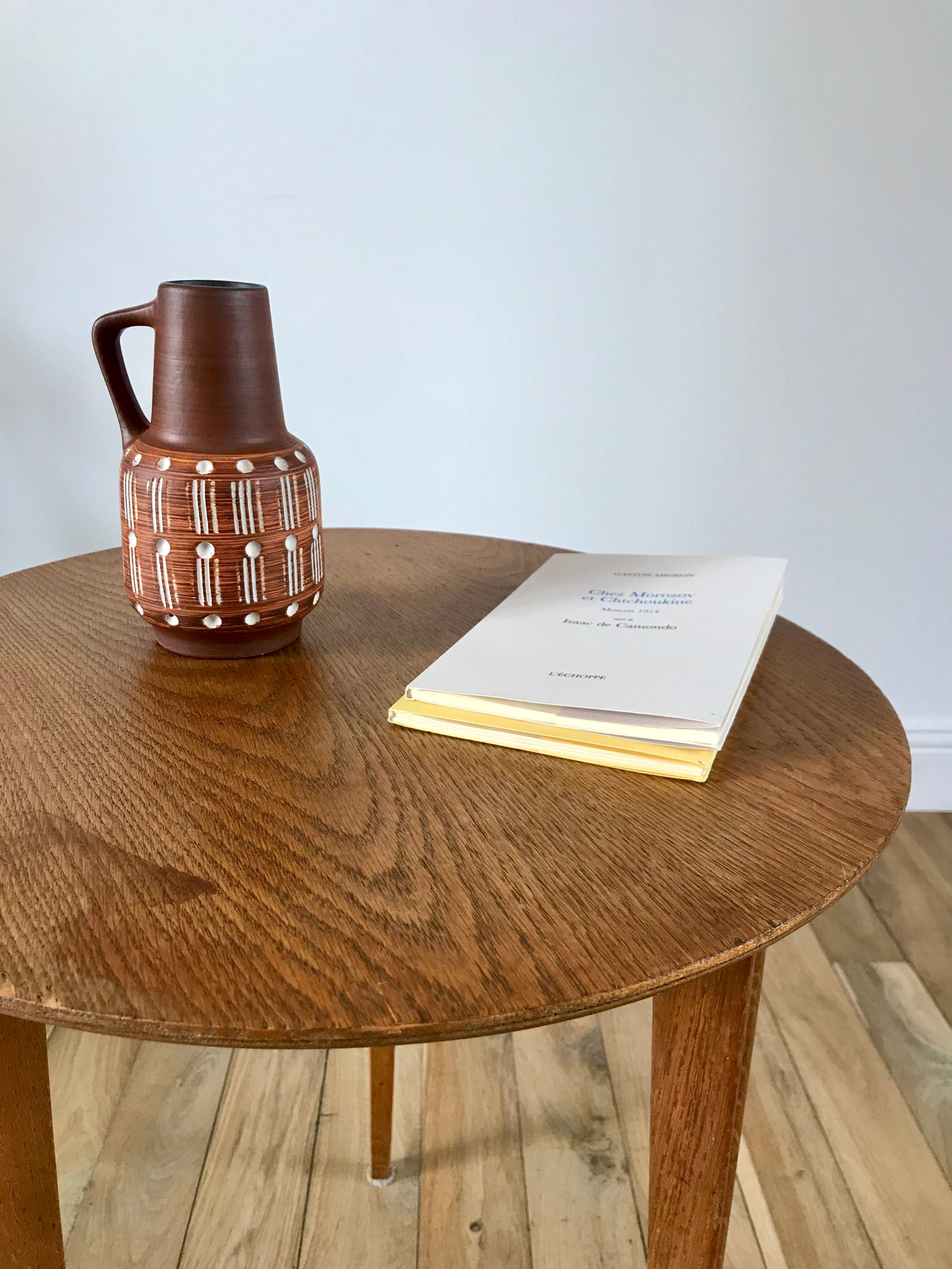 Tripod wood veneer side table 50-60s