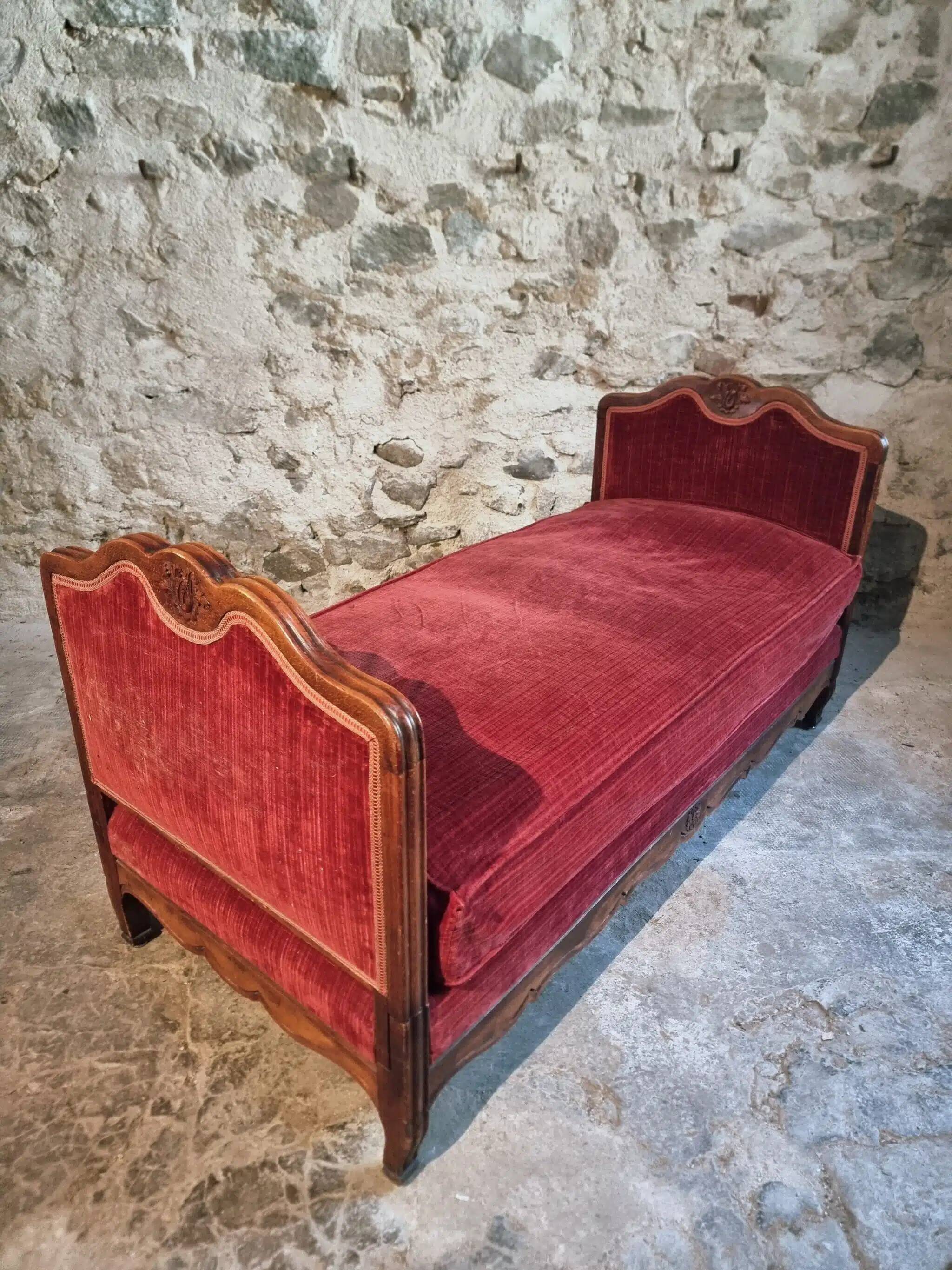 Antique French Louis XV style daybed – single bed – adjustable leg – beech frame – circa 1880–1920