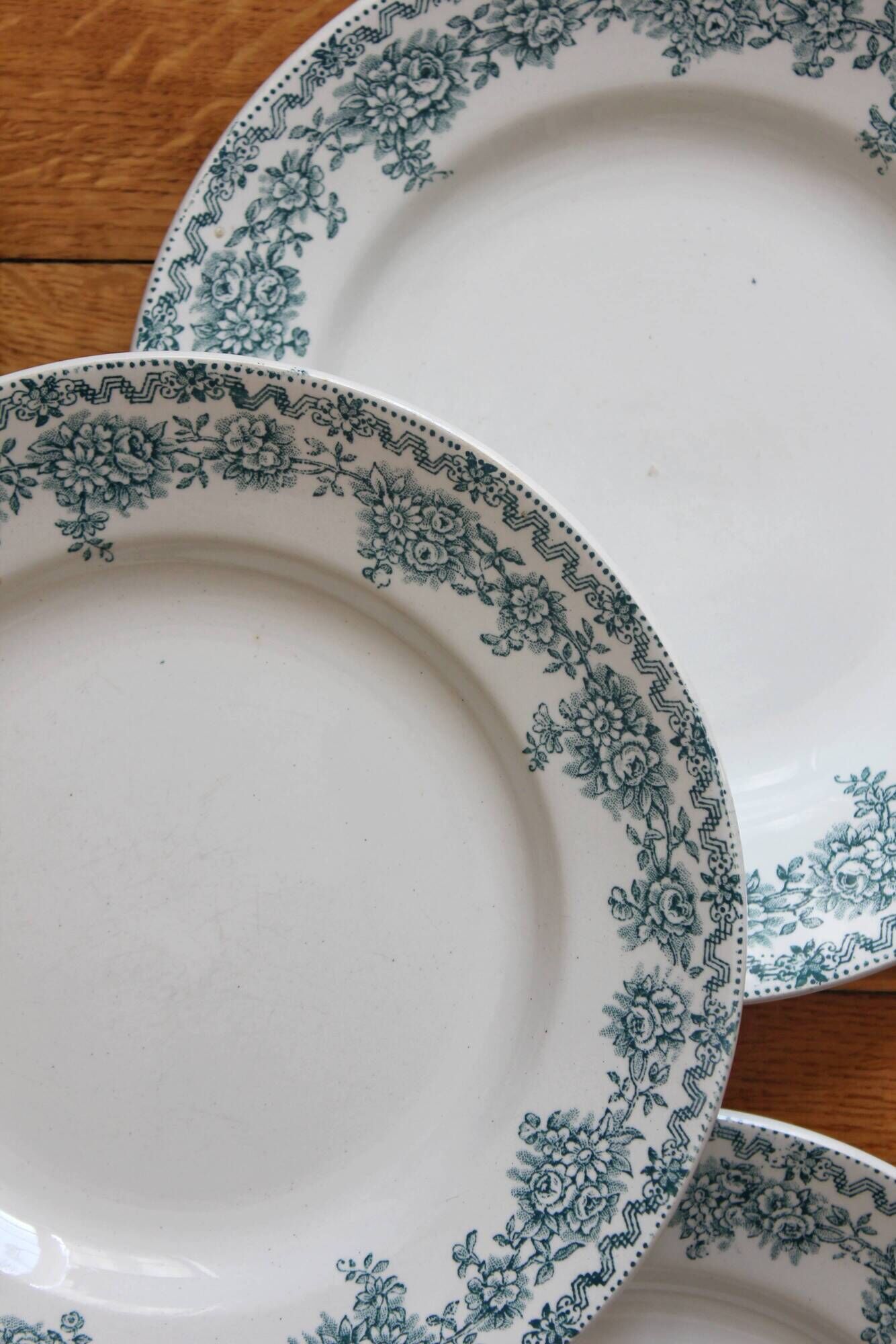 11 flat plates in iron earth "Argenton" Saint Amand early twentieth century