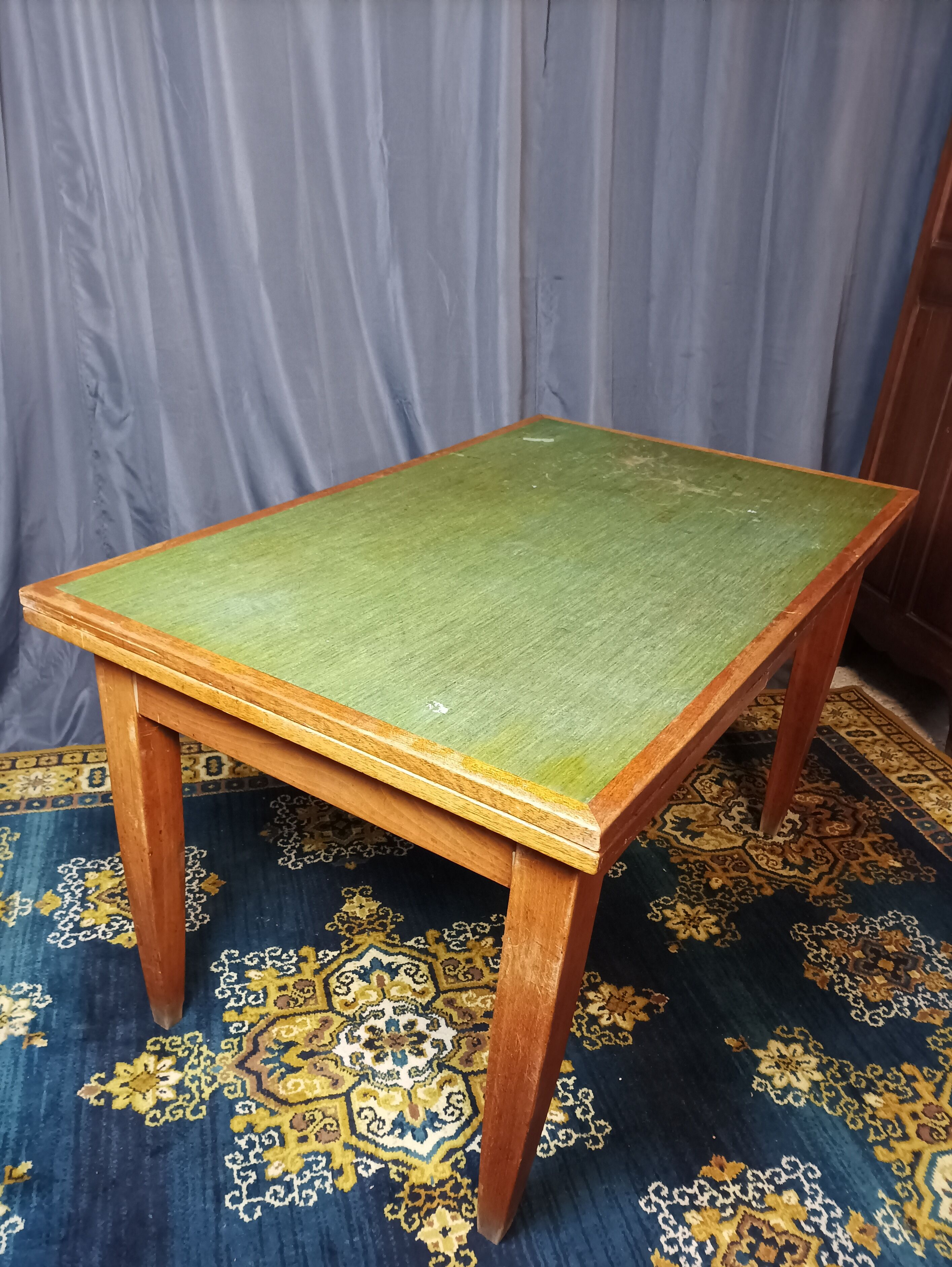 Vintage oak extendable table
