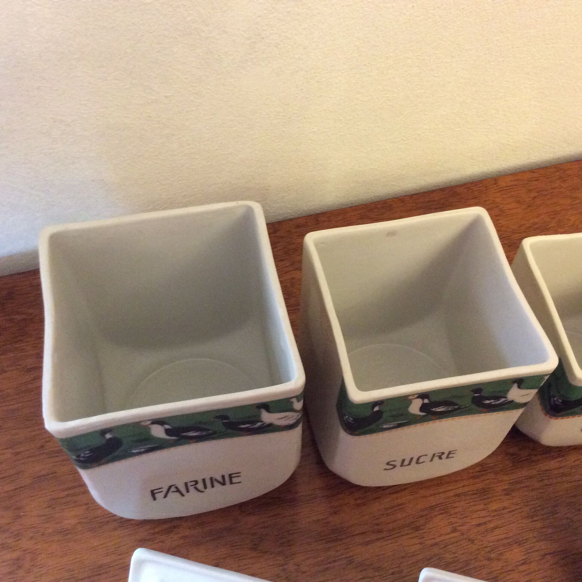 Set of 6 old pots with 3 trundle lids