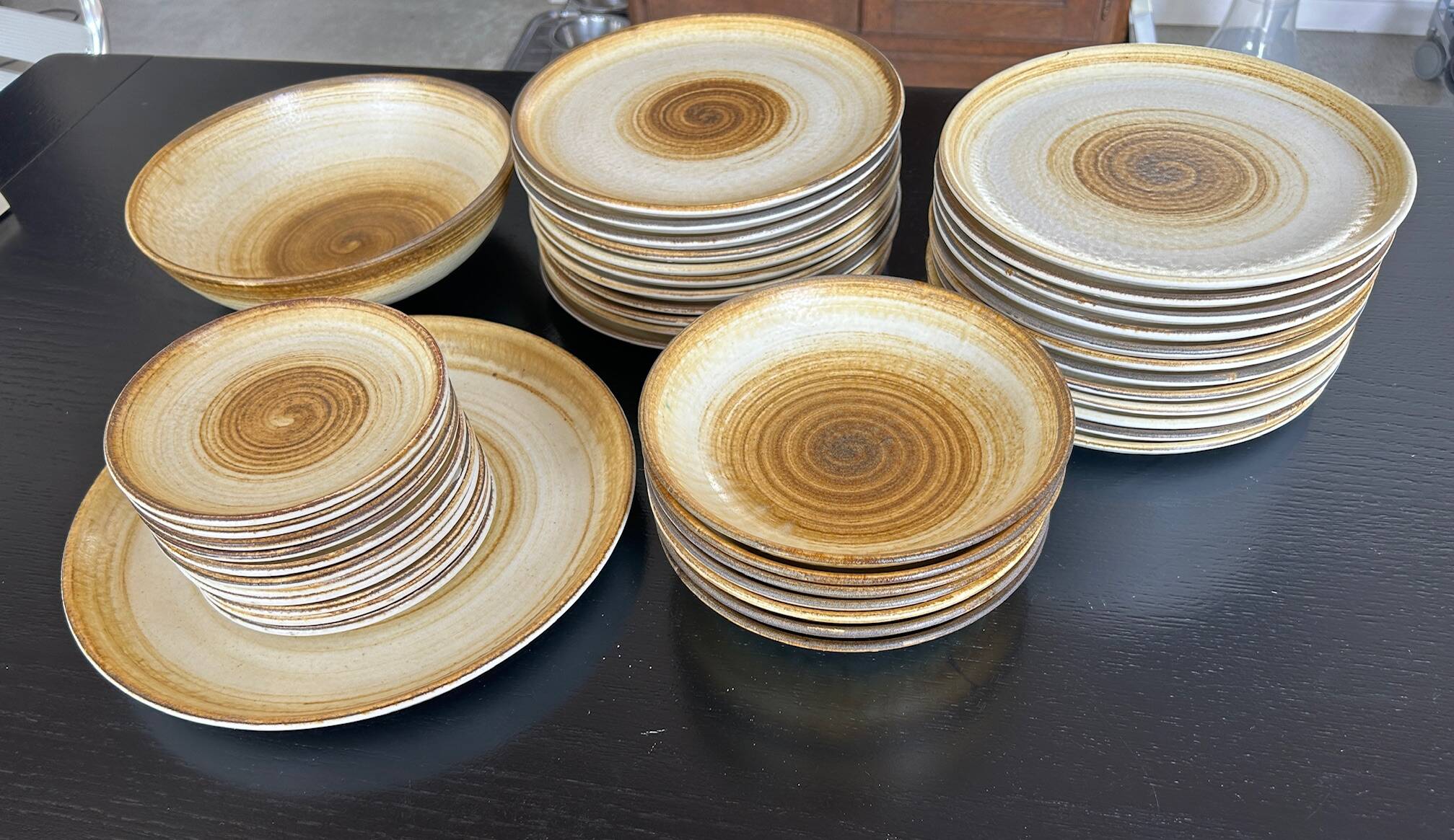 Longchamp 42-piece stoneware plate set