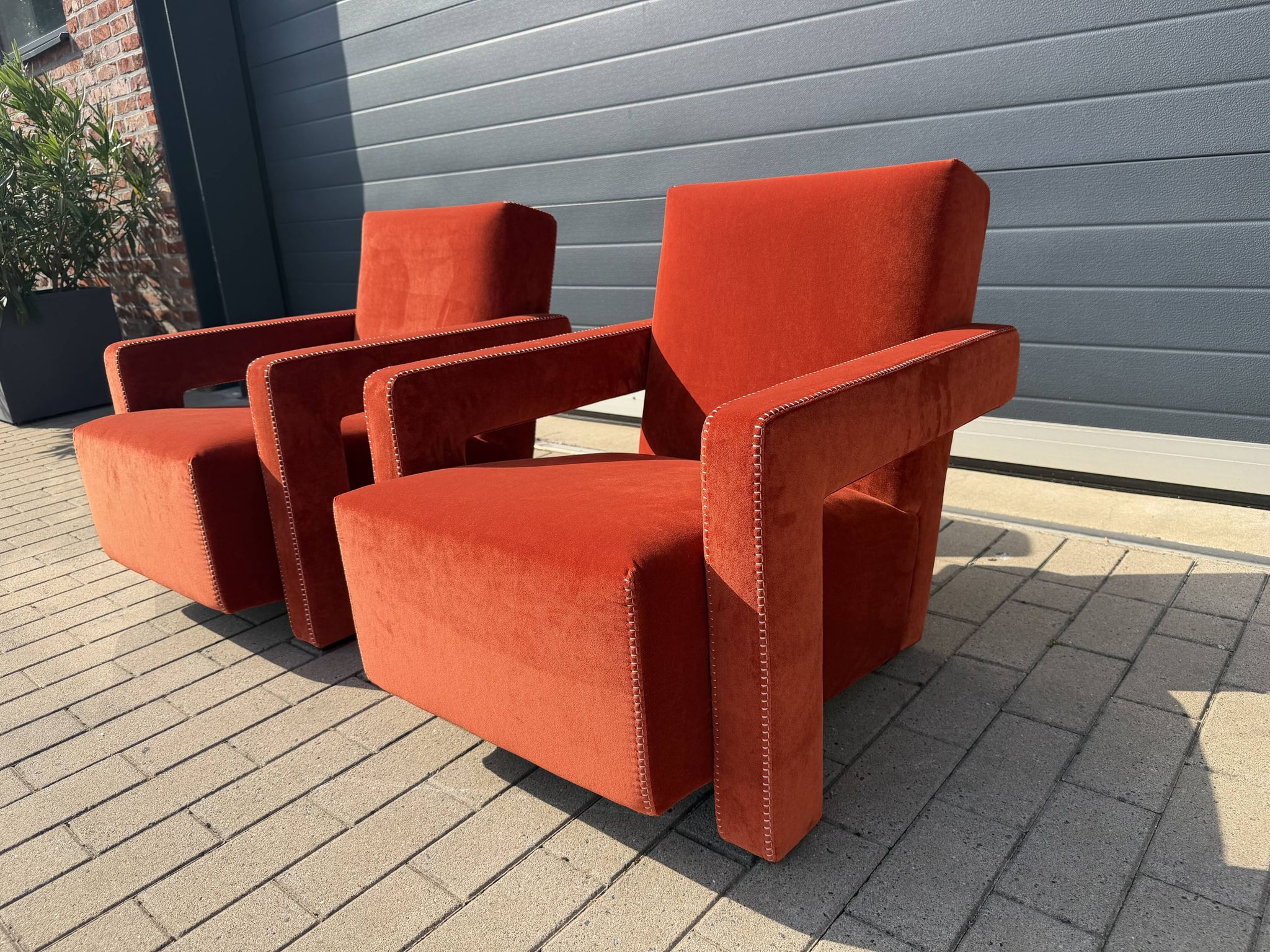 1x Cassina Utrecht chair Terracotta velvet in as new condition!!