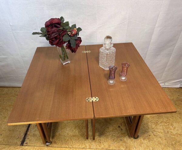 Table basse rétro en teck des années 50 / ensemble de tables par McIntosh vers 1960