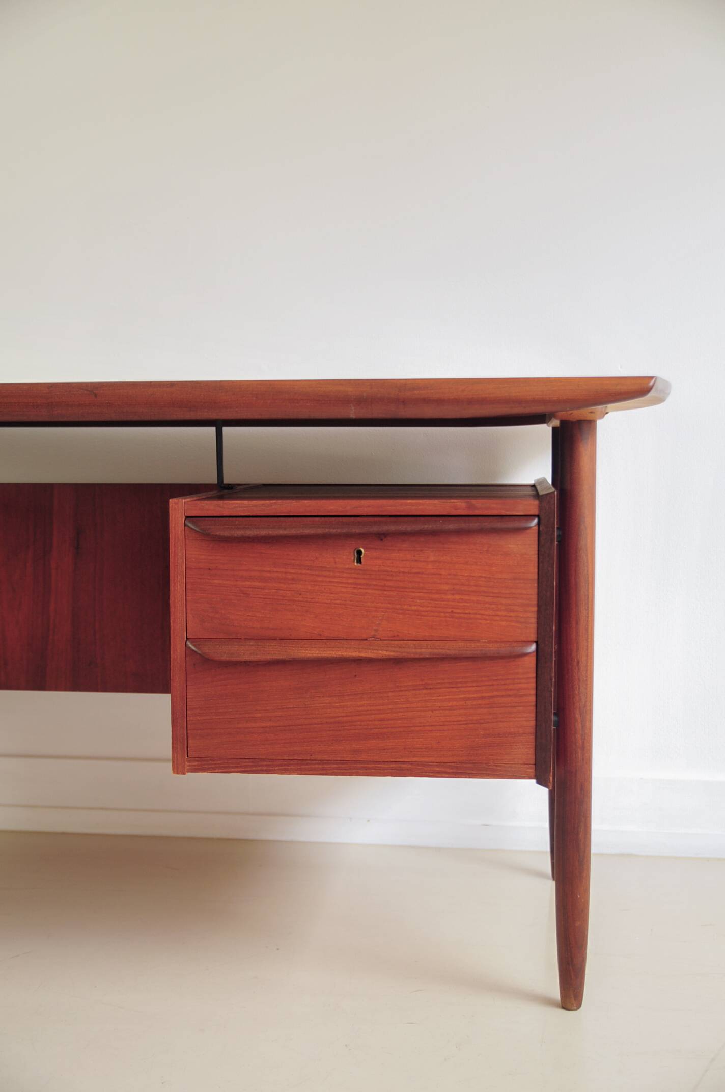 Vintage Tijsseling desk for Hulmefa