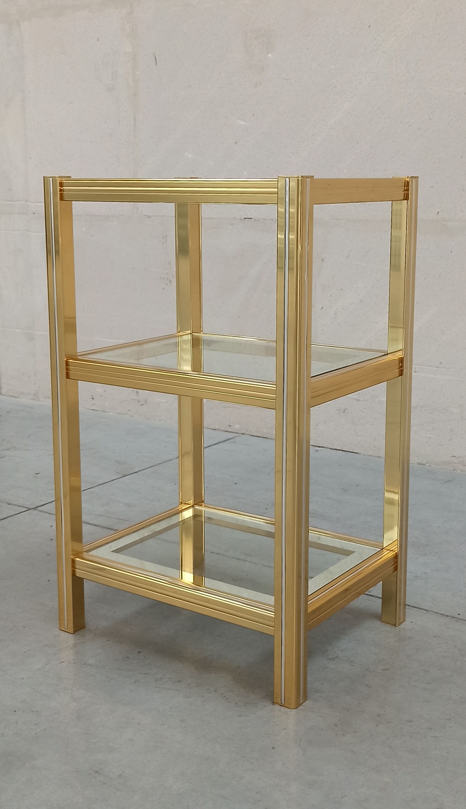 70's design fifth wheel shelf