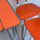 Table en formica orange et 4 chaises