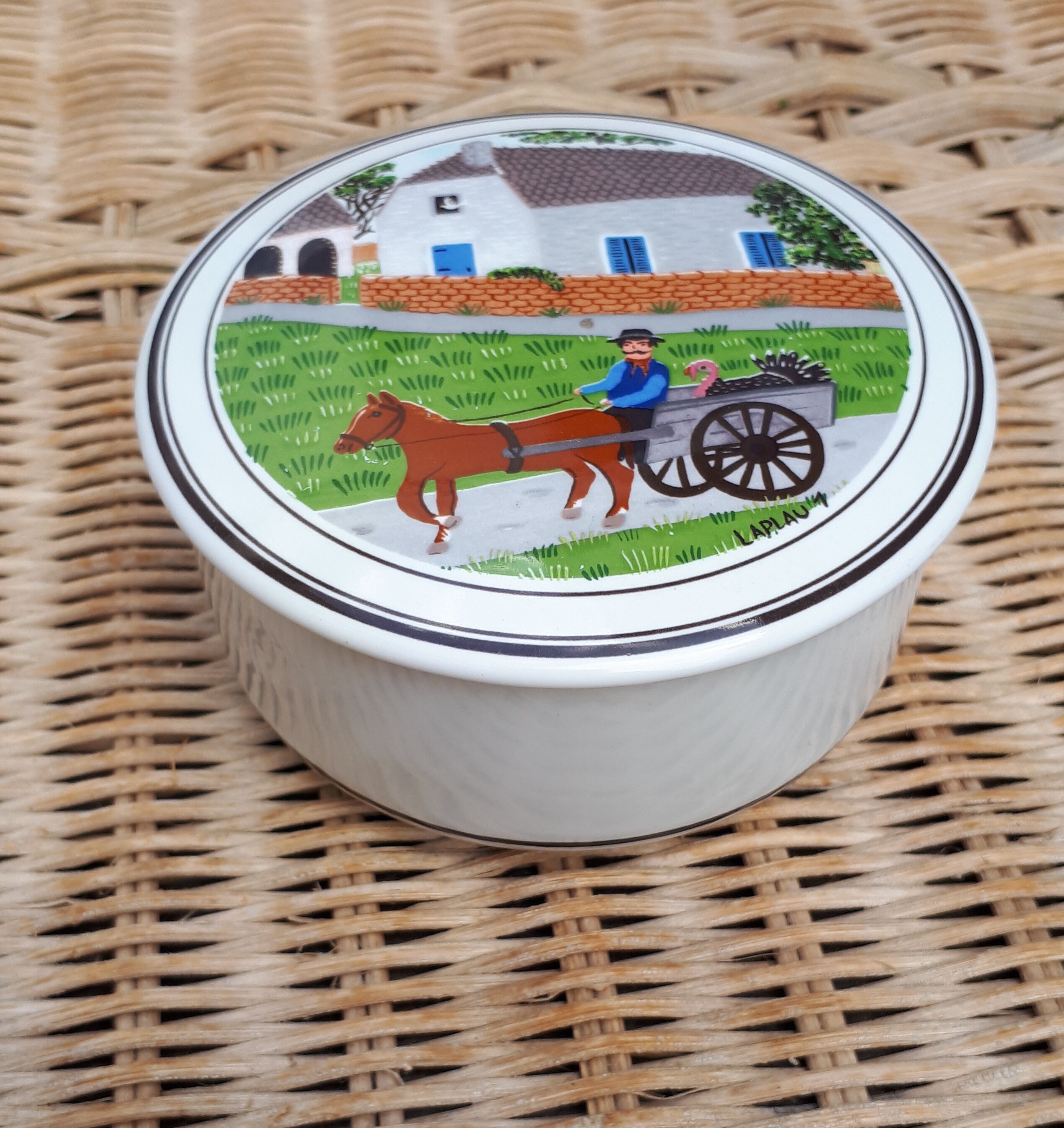 Boite en porcelaine Villeroy & Boch au décor naïf signé Laplau