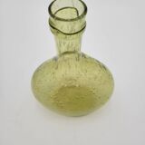 Vase en verre bullé vert