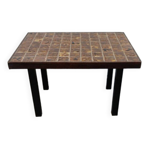 Table vintage en carrelage