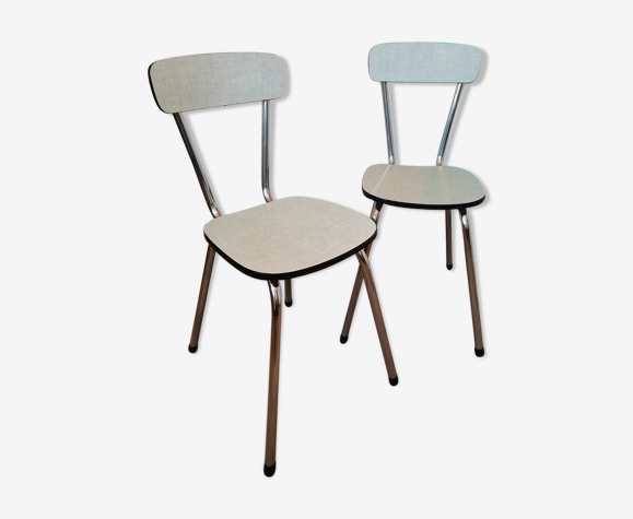 Deux chaises en formica
