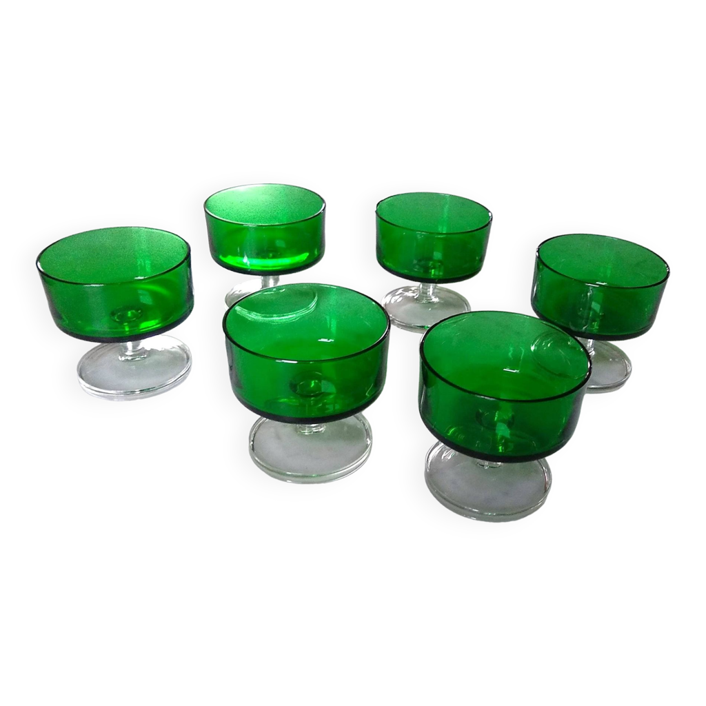 12 Anciennes Coupes à Champagne en Cristal Gravé - Vintage French Finds