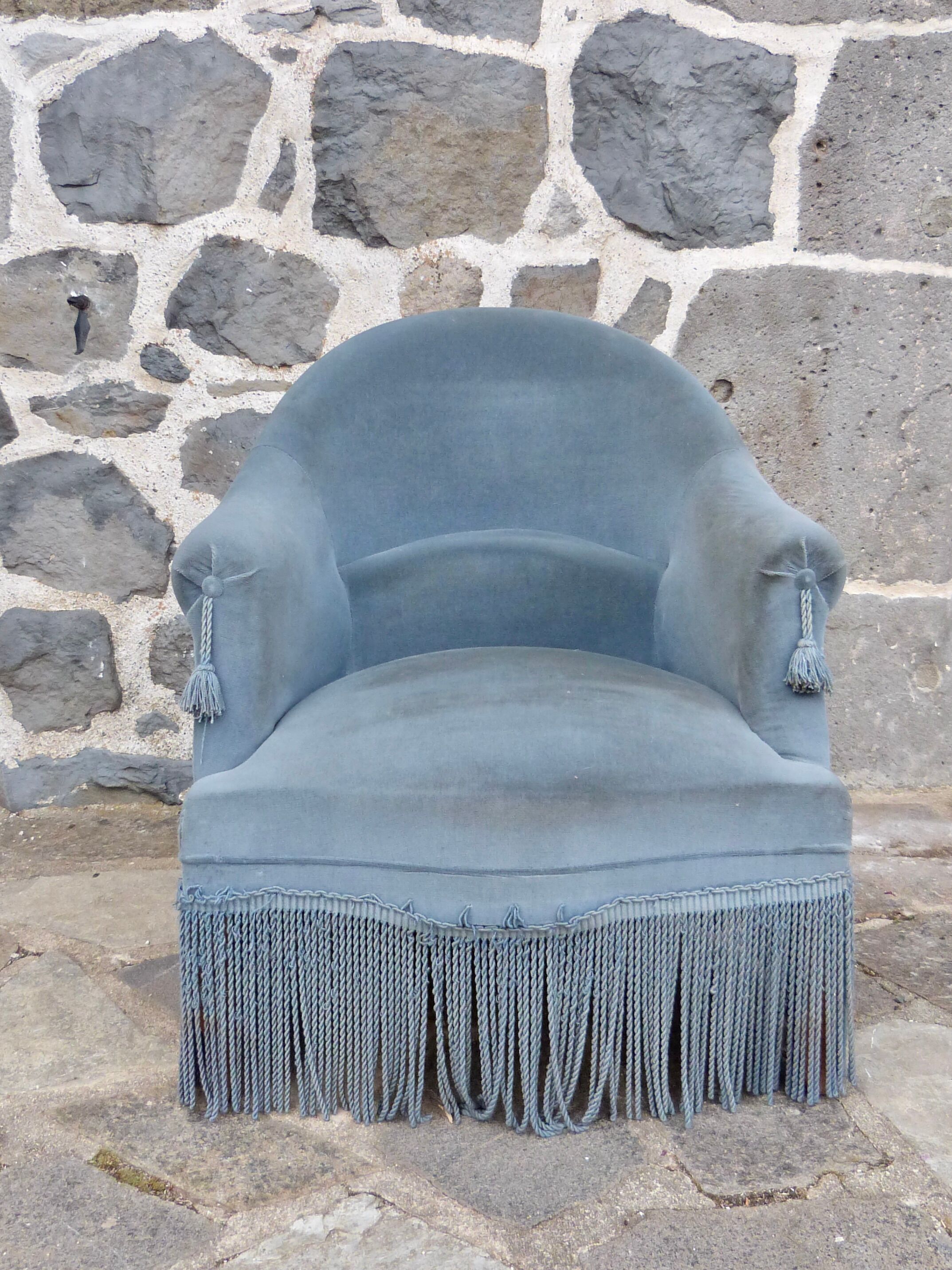 Blue velvet toad armchair