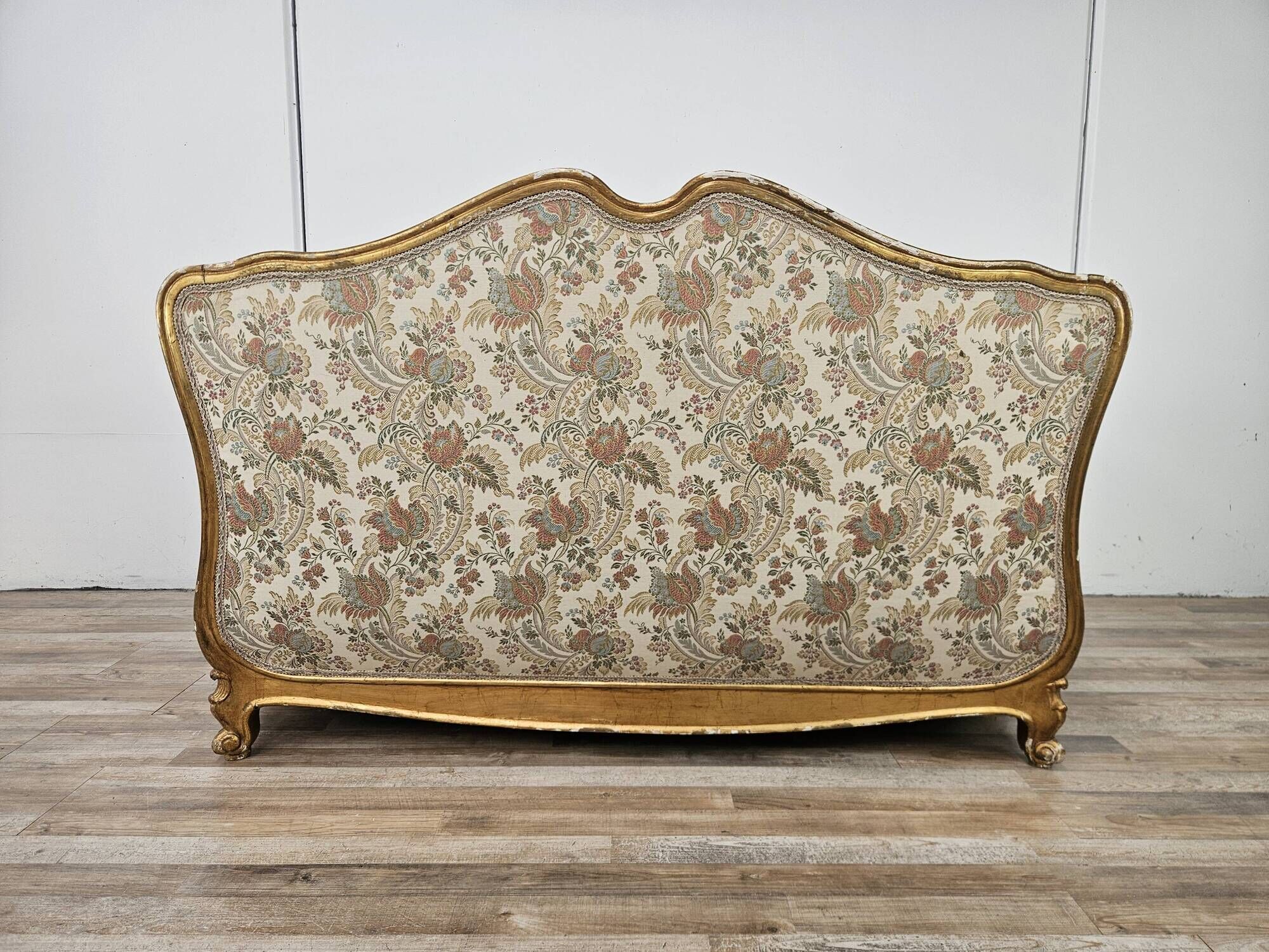 20th Century Italian Baroque Style Sofa in Carved and Gilded Wood