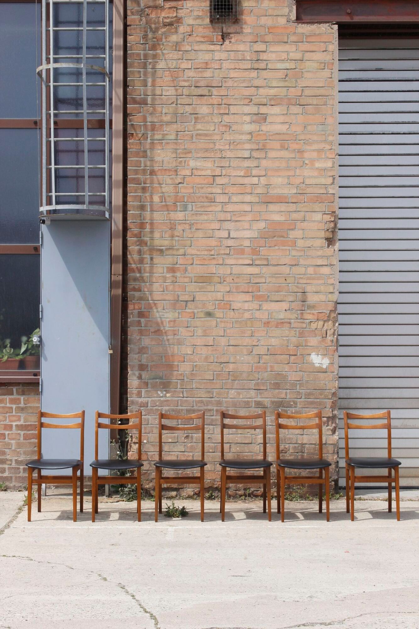 Set of 6 Scandinavian chairs in beech and black skaï, 1960s