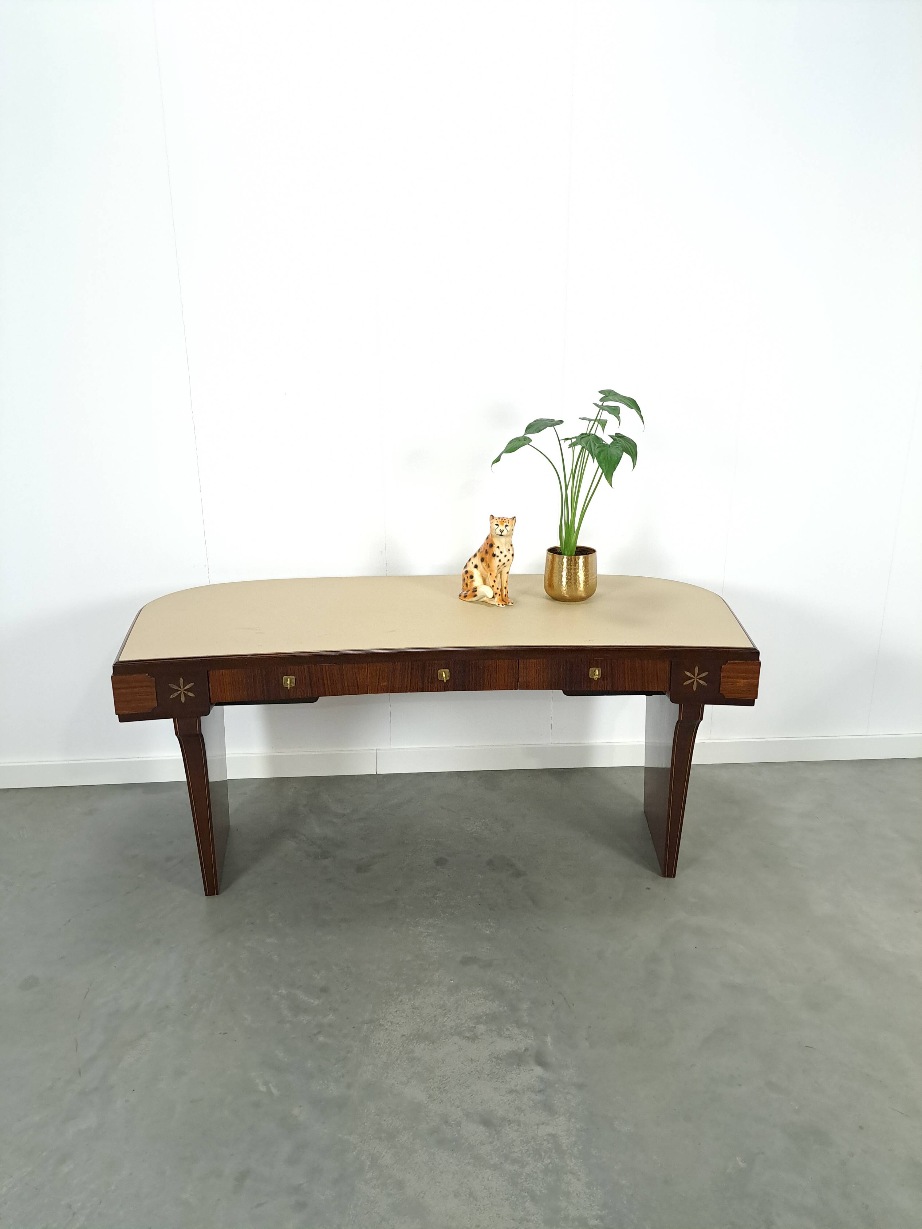 Vrijstaand Art Deco bureau met licht blad en lades