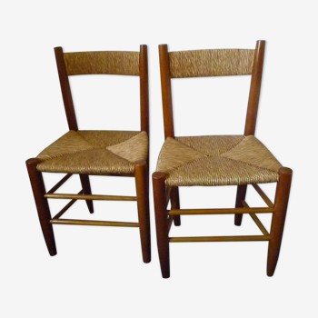 Deux chaises design brutalist