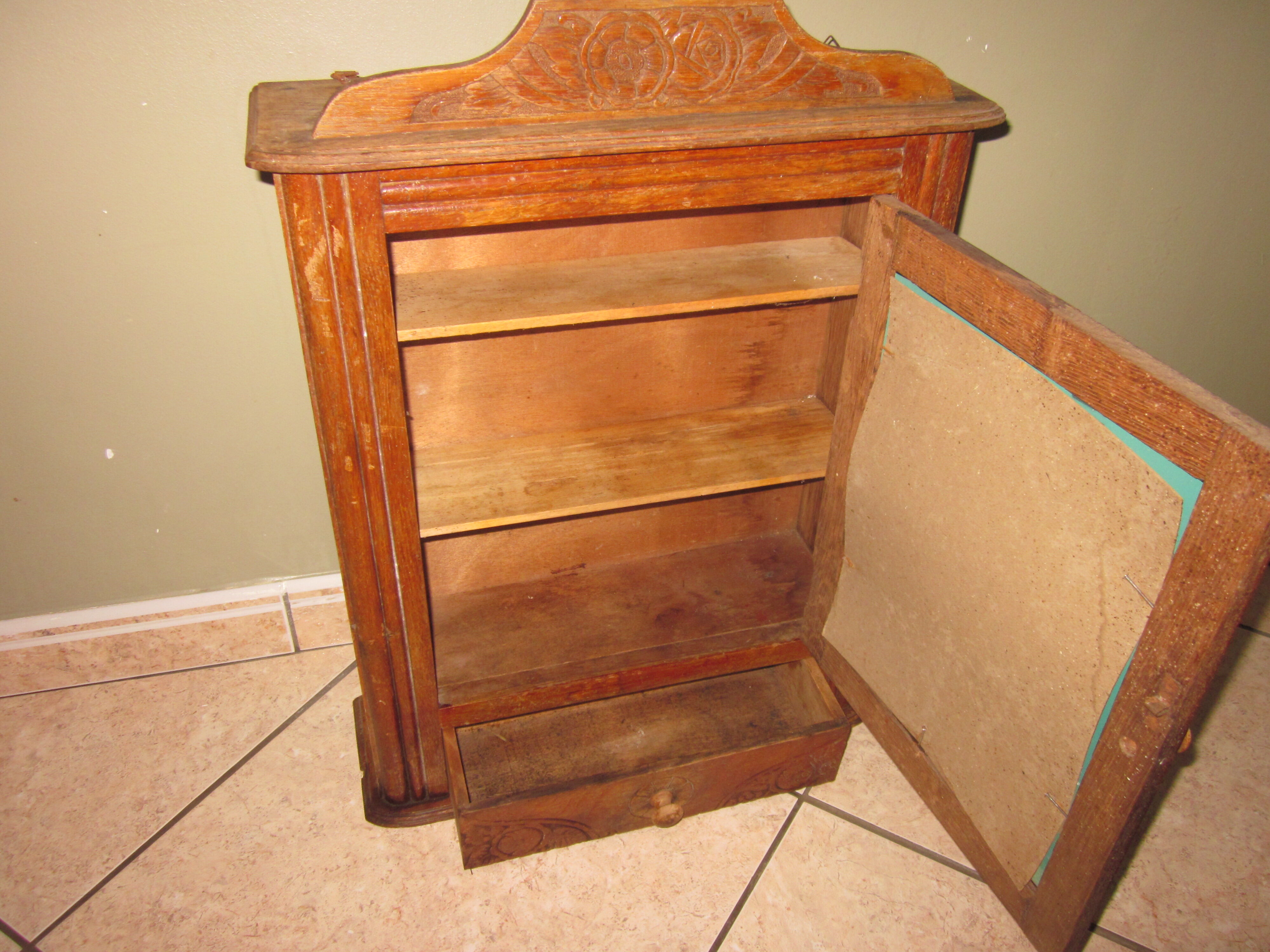 Armoire de toilette ou pharmacie