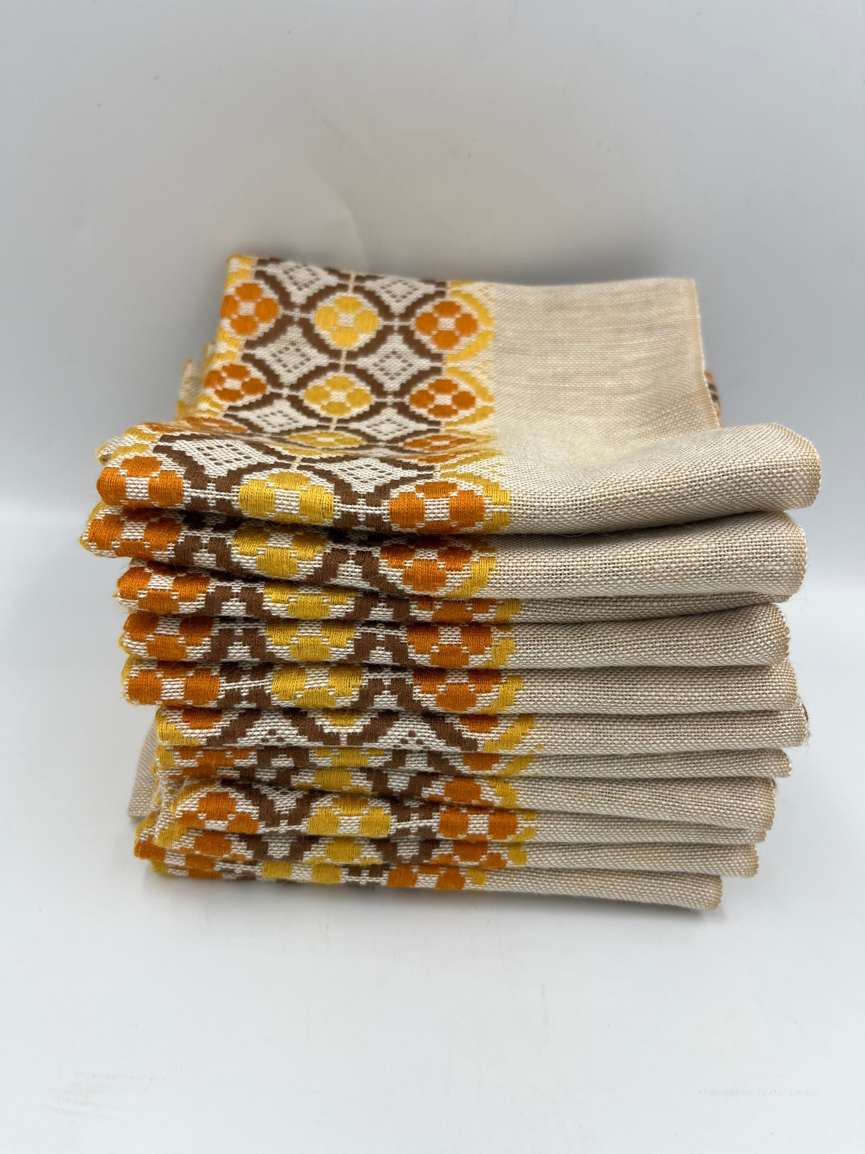 Set of 11 napkins motifs from the seventies 70s