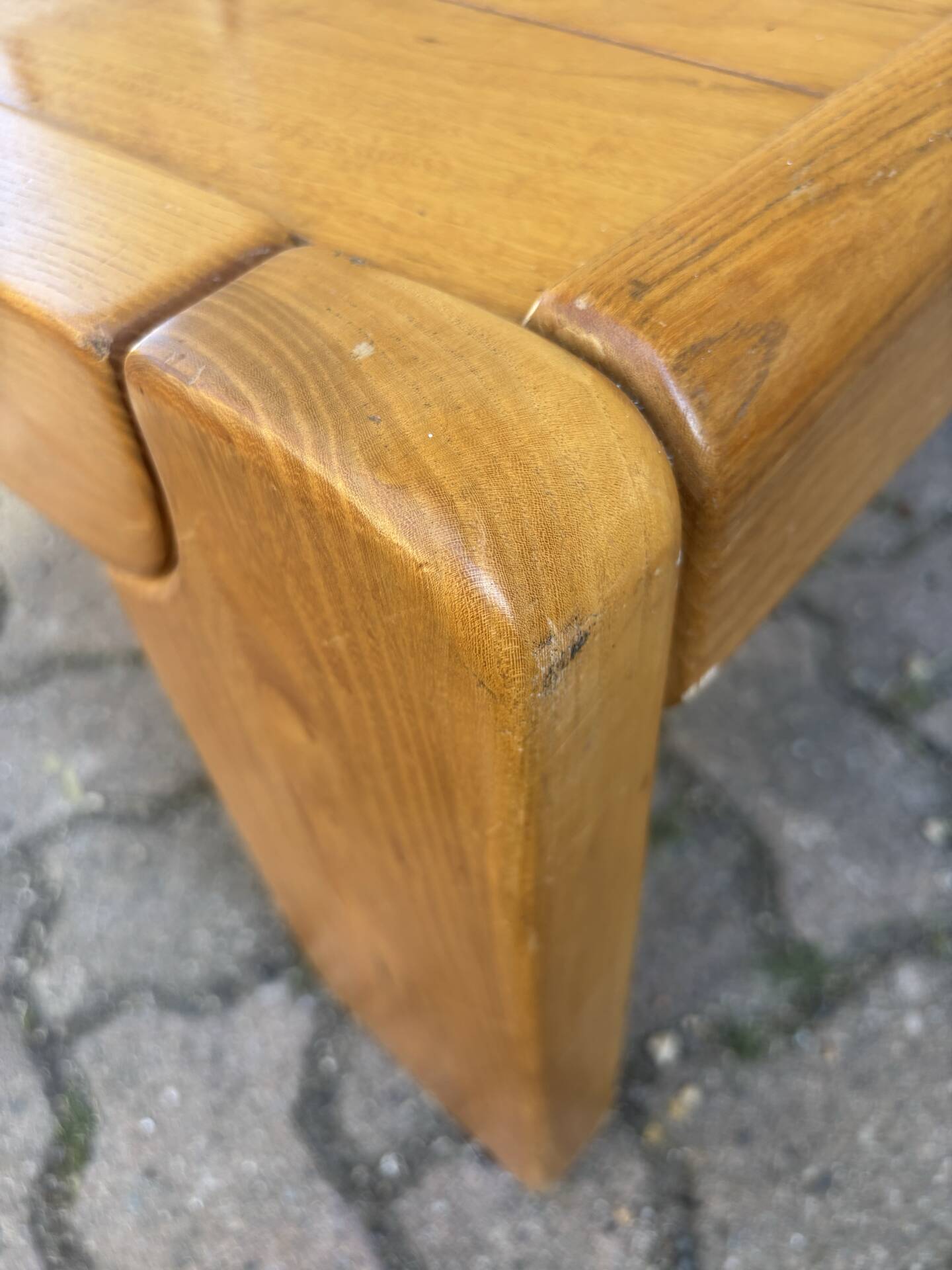 Table basse orme massif Maison Regain, 1960