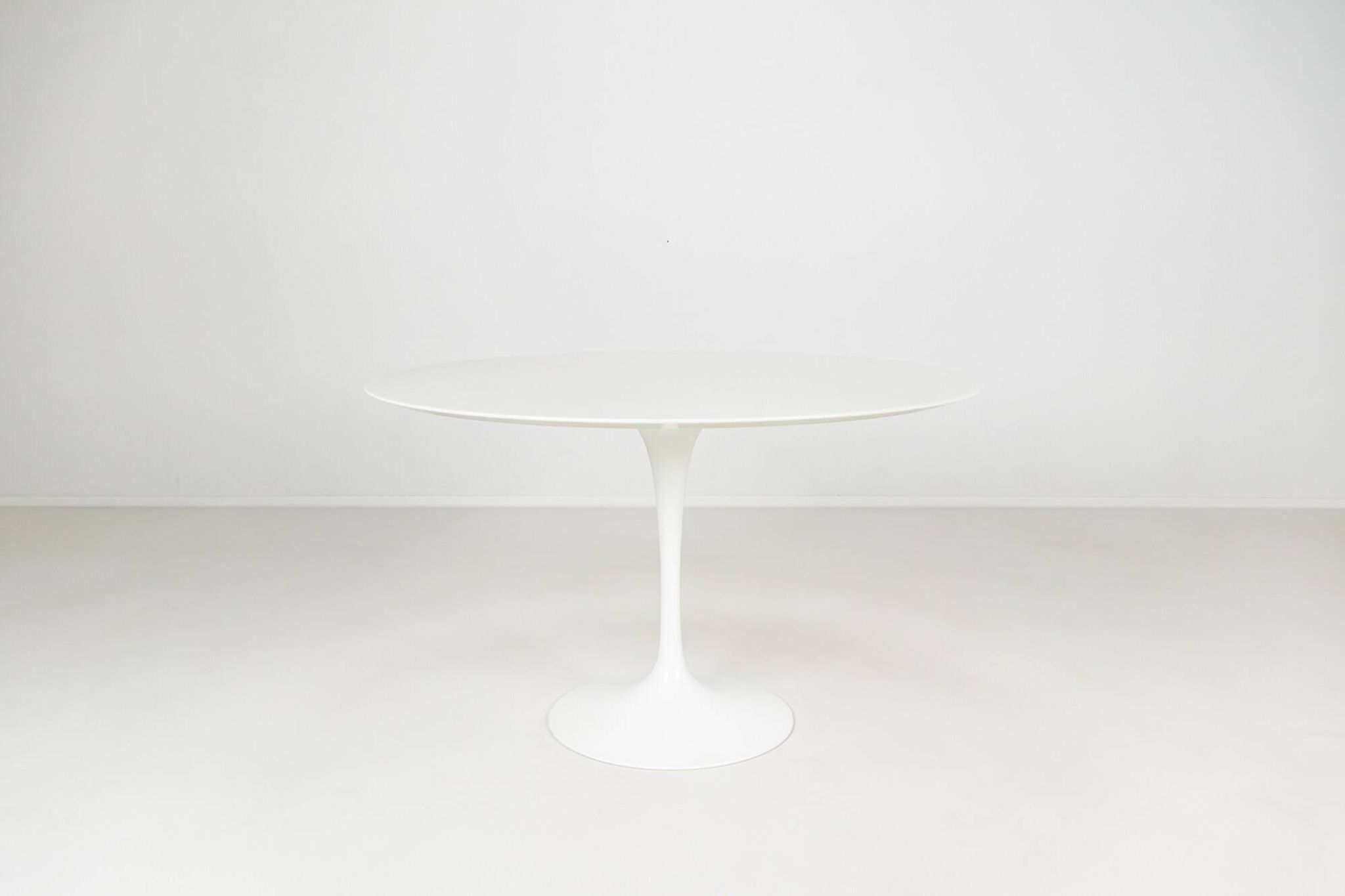 Table à manger ronde tulipe en marbre par Eero Saarinen, années 2000