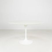 Table à manger ronde tulipe en marbre par Eero Saarinen, années 2000