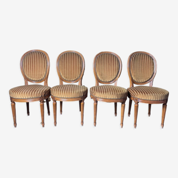 Suite de 4 chaises style Louis XVI médaillon